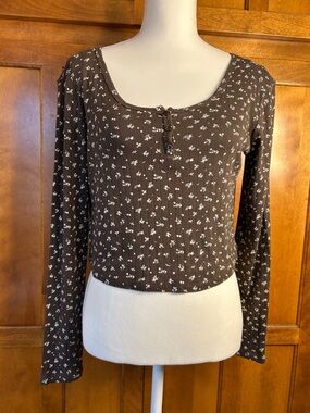 Just Polly Womens Brown Floral Ribbed Long Sleeve Button Henley Crop Top. Sz L